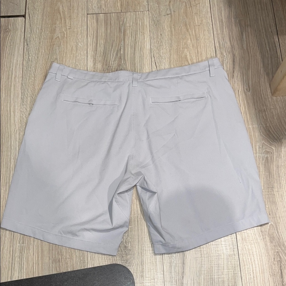 Lululemon men’s shorts - Picture 3 of 4